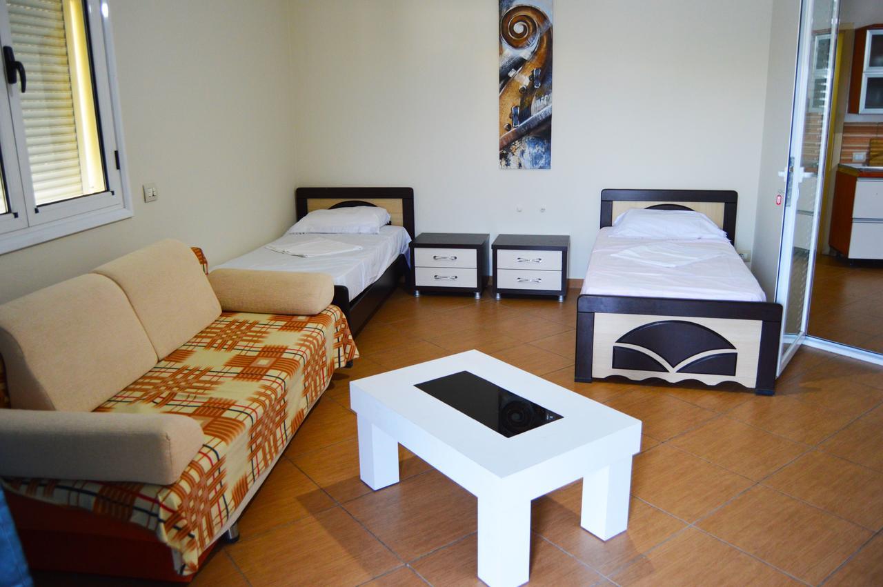 Agetina'S Apartaments Vlore Bagian luar foto